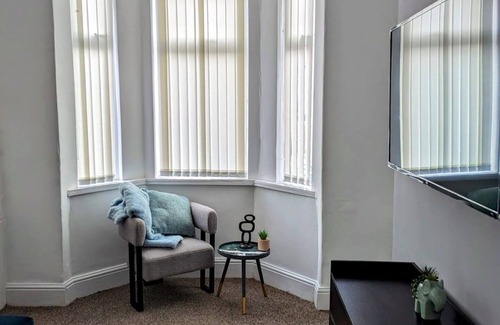 Heywood House | 2-Bedroom House | Free Parking