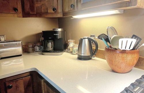 Port Angeles Apartment | 2 Bedroom Hiker's Getaway; Just 10 minutes to ONP hiking and lakes; Sleeps 4