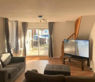 Felixstowe Apartment | 2 Bedroom Home By Felixstowe Sea Front & Beach Street