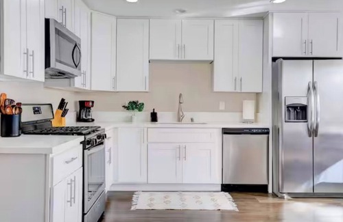 City Heights House | 2-bedroom house in Beautiful San Diego with WiFi, AC