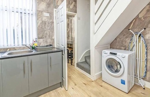 Liverpool House | 2 Bedroom House - Liverpool