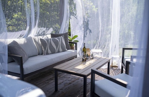 Netretic House | 2-bedroom house with Hot Tube, AC, WiFi. Enjoy a cozy stay near river.