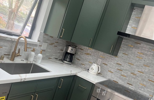 Paradise Valley House | 2-bedroom luxurious guest house in serene South San Francisco with AC, WiFi