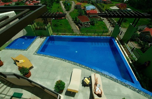 Canlubang Apartment | 2-Bedroom Lake View Premiere Suite 6Pax