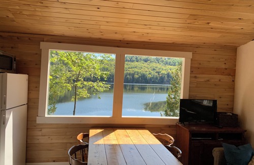 Hastings Highlands Cottage | 2 Bedroom Lakefront Cabin on Baptiste Lake