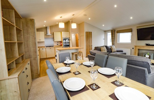 Pevensey Cottage | 2 BEDROOM LODGE AT PEVENSEY BAY, family friendly in Pevensey Bay