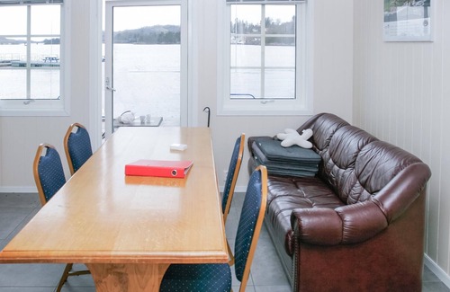 Sjernarøy House | 2 bedroom lovely home in Sjernarøy