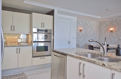 Central Sarasota Condo | 2 Bedroom luxury highrise apartment downtown Sarasota with view of Gulf
