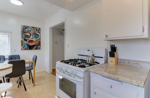 Rampart Village House | 2 Bedroom Mid-Wilshire Charmer close to Downtown