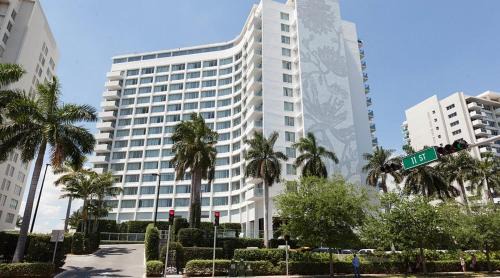 West Avenue Apartment | 2 Bedroom Mondrian Hotel W Pool, Bay Balcony