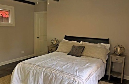 Lake Bluff Apartment | 2 Bedroom Naval Family Oasis
