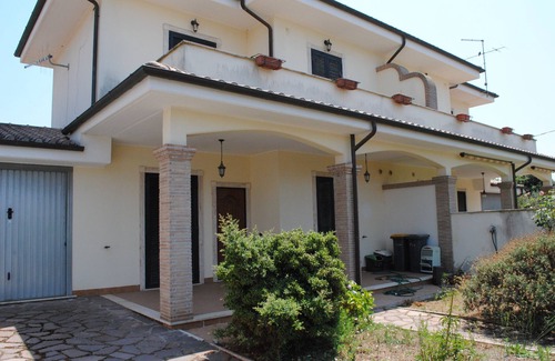 Anzio Villa | 2 Bedroom one-storey Villa (7 stops from Rome Termini)