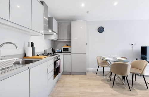 High Wycombe Apartment | 2 Bedroom Penthouse with parking High Wycombe Apt.04