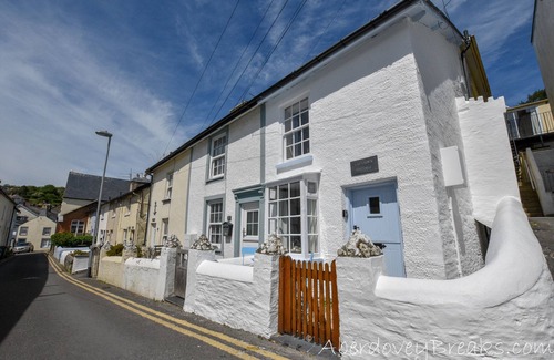 Aberdovey Cottage | 2 Bedroom, Pet Friendly Cottage, sleeps 4, Village centre of Aberdovey