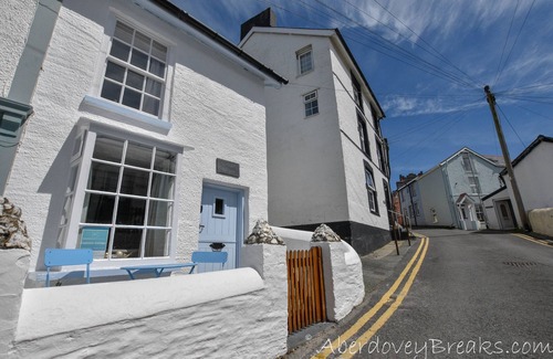 Aberdovey Cottage | 2 Bedroom, Pet Friendly Cottage, sleeps 4, Village centre of Aberdovey