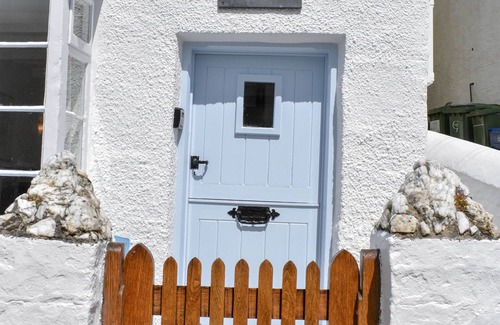 Aberdovey Cottage | 2 Bedroom, Pet Friendly Cottage, sleeps 4, Village centre of Aberdovey