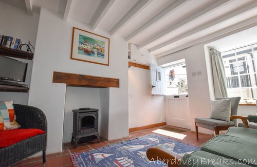 Aberdovey Cottage | 2 Bedroom, Pet Friendly Cottage, sleeps 4, Village centre of Aberdovey