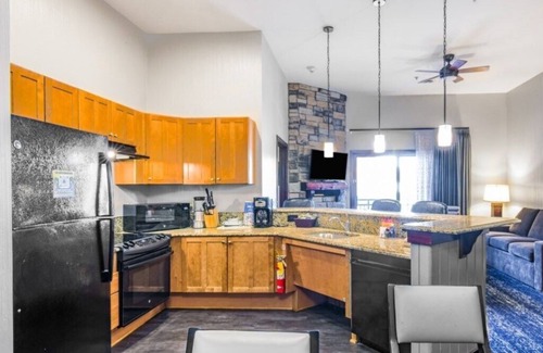 Lake Delton Hotel | 2 Bedroom Presidential Suite in the heart of the Wisconsin Dells!