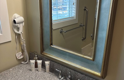 Lackey Resort | 2-bedroom resort in delightful Williamsburg with I/O Pools, AC, fitness room