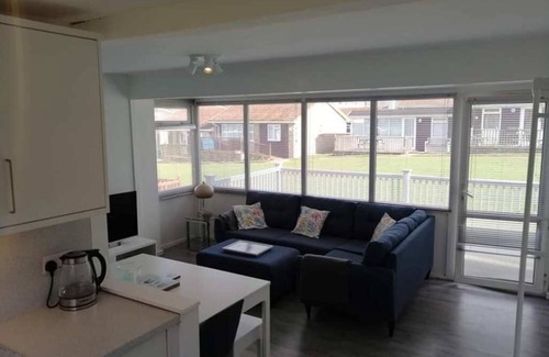 Westleigh Ski Chalet | 2-bedroom sea view property 1 min from the sea & SW Coast Path