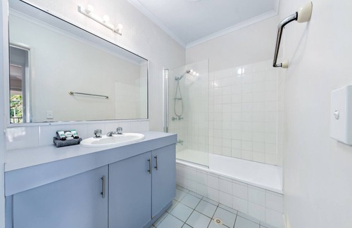 Jubilee Pocket Apartment | 2 Bedroom split level unit with pool