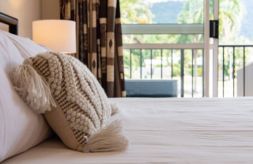 Jubilee Pocket Apartment | 2 Bedroom split level unit with pool