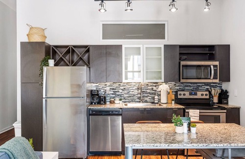 Downtown Cincinnati Apartment | 2-Bedroom Steps from Fountain Square & Vine Tower