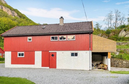 Lyngdal House | 2 bedroom stunning home in Lyngdal