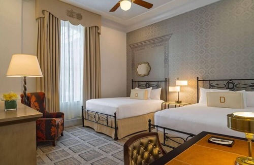 Downtown Austin Hotel | 2-Bedroom Suite at a 4.5⭐️ Hotel