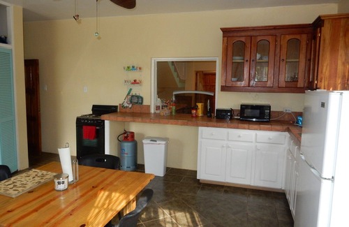 Silver Sands Apartment | 2 BEDROOM SUITE-STEPS TO WHITE SAND BEACH