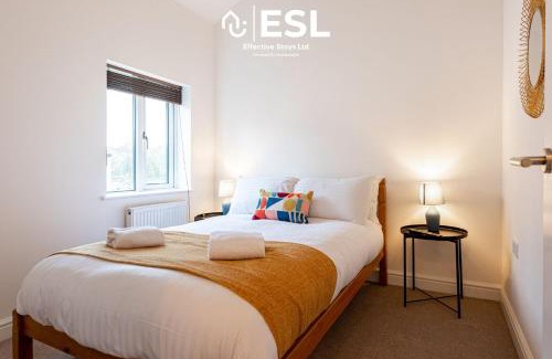 Shrewsbury House | 2 Bedroom Terrace Cottage, Parking, 5 minutes drive to Royal Shrewsbury Hospital