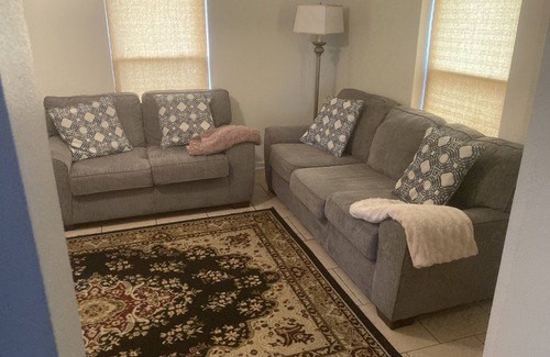 Chalmette House | 2 BEDROOM TOWNHOUSE NEAR FRENCH QUARTER