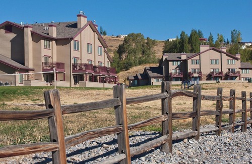 Harbor Village Apartment | 2-bedroom Twin in superb Bear Lake