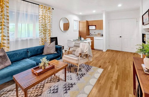 Los Altos House | 2 Bedroom Unit by Long Beach Airport-KING Bed-W/D-Between Universal/Disneylandn