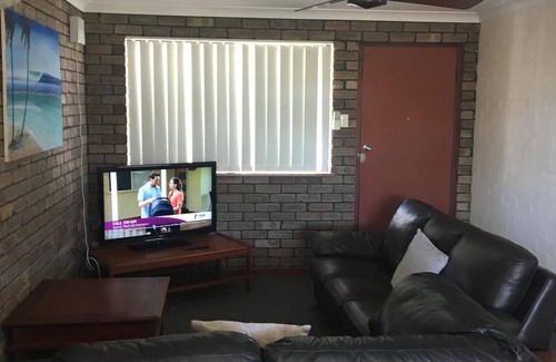 Geraldton Villa | 2 BEDROOM VILLA JUST STEPS FROM THE OCEAN