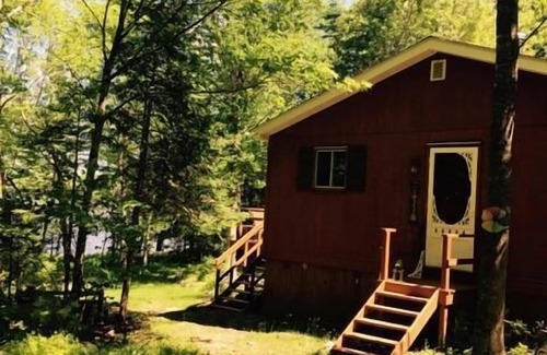 Shannon Cottage | 2 bedroom waterfront on St John River, Washademoak Lake, Big Cove.