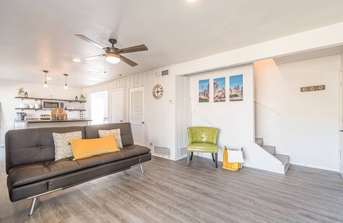 Mahncke Park Apartment | 2-Bedroom with a 'Pearly' view