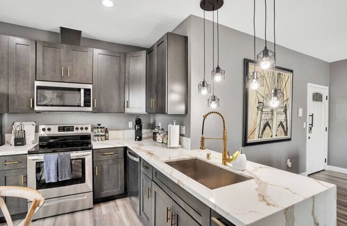 University Heights Apartment | 2-Bedrooms-2-Balconies-Walk-2-Everything-W/D