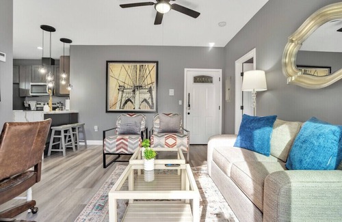 University Heights Apartment | 2-Bedrooms-2-Balconies-Walk-2-Everything-W/D