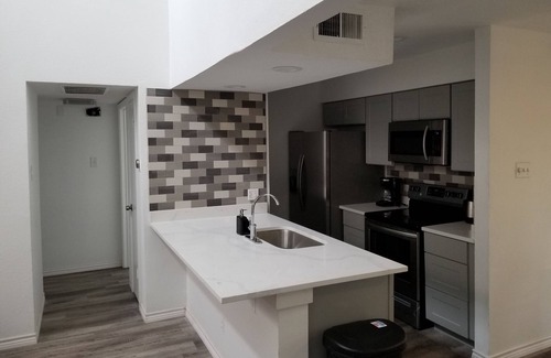 Vickery Meadow Apartment | 2 Bedrooms apt , Pool , SMU & North Park Mall with washer and dryer