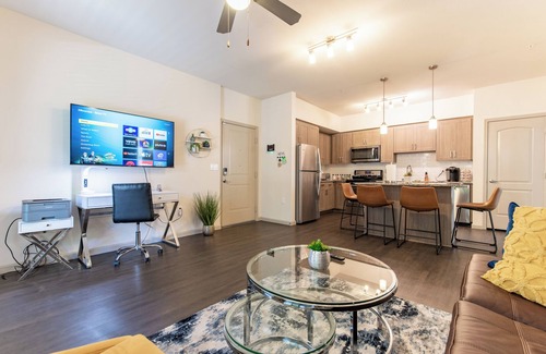 Camarillo Apartment | 2 Bedrooms ✦ Ground Floor Unit ✦ Pool ✦ Wi-Fi ✦ Gym ✦ Pack 'n Play