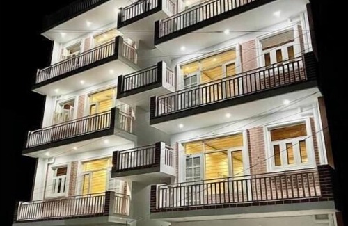 Bullawala Apartment | 2 BHK apt w Wifi/Couch & kitchen - Special Offer