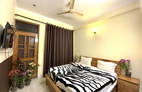 Gurugram House | 2 BHK entire floor for stay/parties