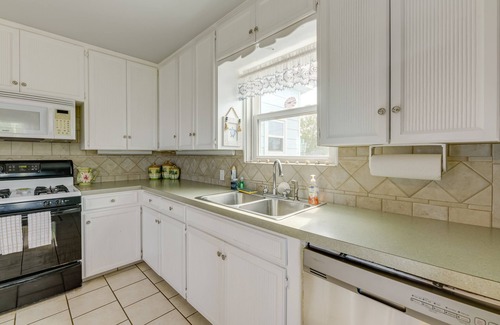 Fulton House | 2 Blocks to Bay: ‘Misty Harbor’ Rockport Home