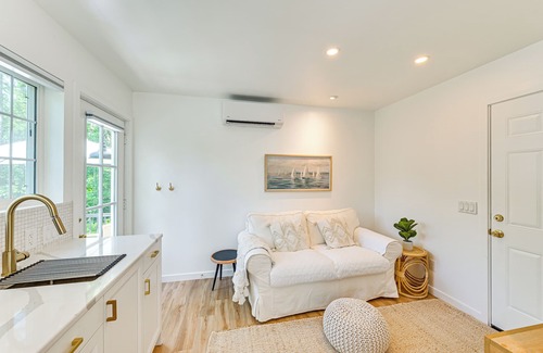 Miami Park Apartment | 2 Blocks to Lake Michigan: Sleek Couple’s Retreat!