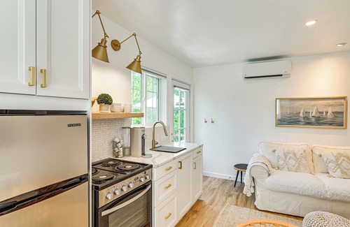 Miami Park Apartment | 2 Blocks to Lake Michigan: Sleek Couple’s Retreat!