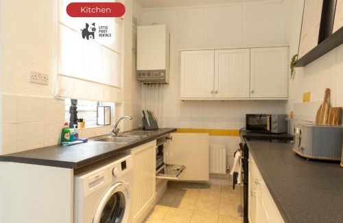 Leicester Apartment | 2 BR Apartment By Littlepiggyrentals Short Lets & Serviced Accommodation Leicester With Wi-Fi, Free Parking & Outdoor Area