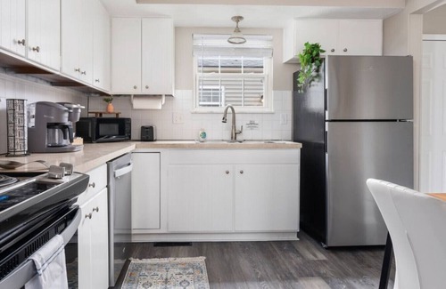 Heath Apartment | 2 BR Apartment with Patio