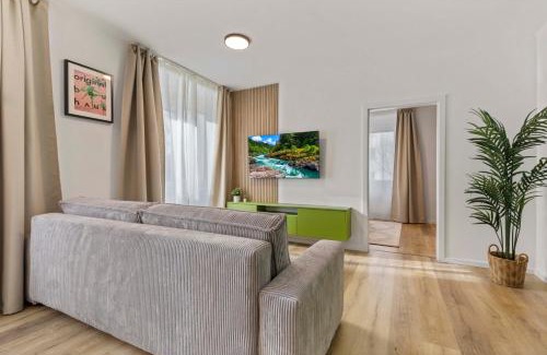 Nivy Apartment | 2 BR Apt Steps to Nivy Station