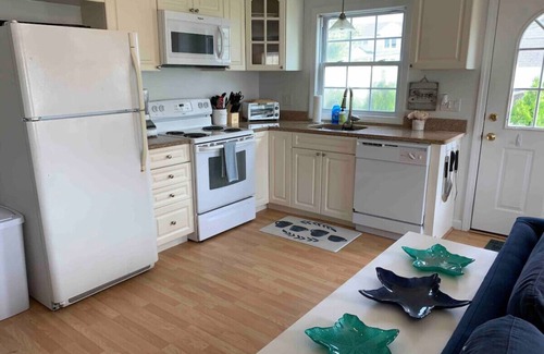 Point Judith House | 2 BR Beach Condo, 1 block from Ocean!